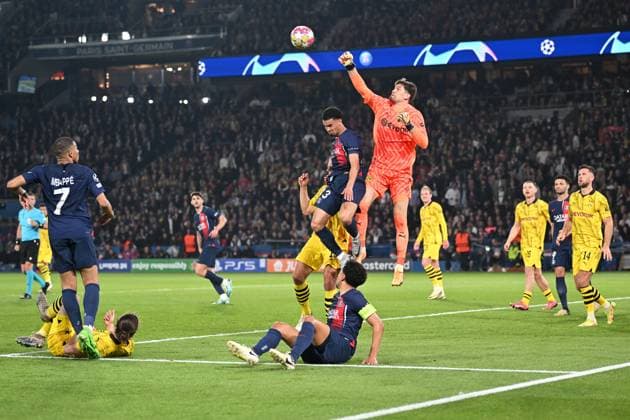 Paris, Parc des Princes, 07 05 24, GER, Men, UEFA Champions League, Semi-final, Season 2023 2024, Paris Saint Germain Borussia Dortmund Picture Goalkeeper Gregor KOBEL Dortmund Only for editorial use UEFA regulations prohibit any use of photographs as image sequences and or quasi video France