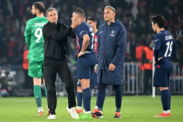 Paris, Parc des Princes, 07 05 24, GER, Men, UEFA Champions League, Semifinal, Season 2023 2024, Paris Saint Germain Borussia Dortmund Picture from left Coach LUIS ENRIQUE Paris and Kylian MBAPPE Paris Only for editorial use UEFA regulations prohibit any use of photographs as image sequences and or quasi video France