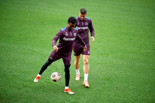 LEVERKUSEN, GERMANY - 8 MAY, 2024: Nathan Tella, Granit Xhaka, Pre match UEFA Europa League practice FC Bayer 04 Leverkusen at BayArena  Copyright: xVitaliixKliuiev(Vitleo),xVITALIIxKLIUIEVx
