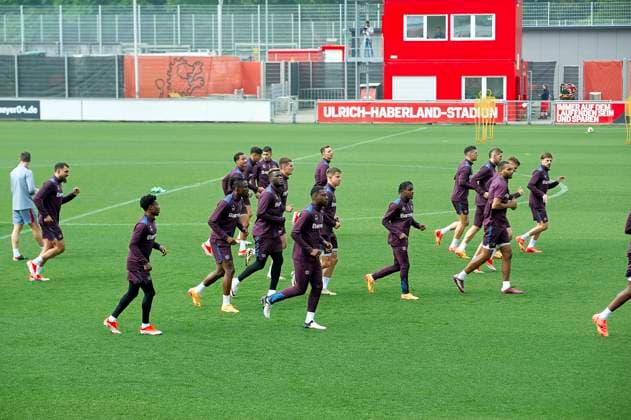 LEVERKUSEN, GERMANY - 8 MAY, 2024: Pre match UEFA Europa League practice FC Bayer 04 Leverkusen at BayArena  Copyright: xVitaliixKliuiev(Vitleo),xVITALIIxKLIUIEVx