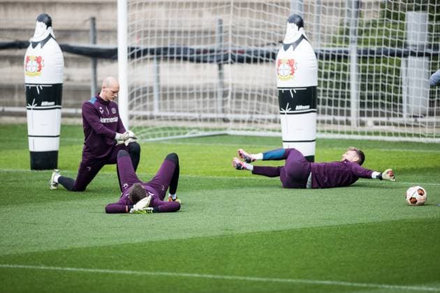 UEFA Europa League final training Bayer 04 Leverkusen goalkeeper warm up Matej Kovar Bayer 04 Leverkusen, 17 , Lukas Hradecky Bayer 04 Leverkusen, 1 , Niklas Lomb Bayer 04 Leverkusen, 36 UEFA Europa League final training Bayer 04 Leverkusen Leverkusen, Ulrich Haberland Stadion am 08 052024 Copyright: xBEAUTIFULxSPORTS Wunderlx
