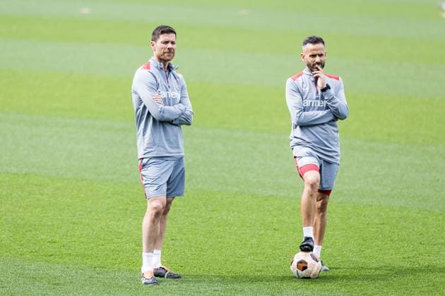 UEFA Europa League Final Training Bayer 04 Leverkusen Xabi Alonso Coach Bayer 04 Leverkusen with Ismael Camenforte Lopez Athletics Coach Bayer 04 Leverkusen UEFA Europa League Final Training Bayer 04 Leverkusen Leverkusen, Ulrich Haberland Stadion am 08 052024 Copyright: xBEAUTIFULxSPORTS Wunderlx