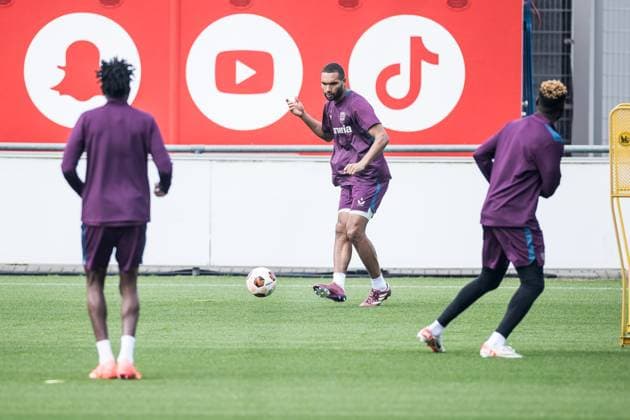 UEFA Europa League final training Bayer 04 Leverkusen Jonathan Tah Bayer 04 Leverkusen, 4 on the ball UEFA Europa League final training Bayer 04 Leverkusen Leverkusen, Ulrich Haberland Stadion am 08 052024 Copyright: xBEAUTIFULxSPORTS Wunderlx