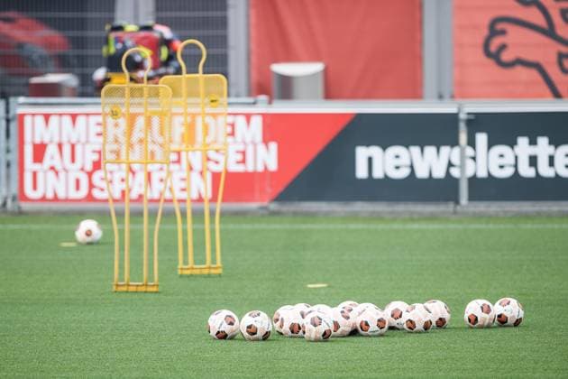 UEFA Europa League final training Bayer 04 Leverkusen Symbol photo Several match balls of the UEFA Europa League UEFA Europa League final training Bayer 04 Leverkusen Leverkusen, Ulrich Haberland Stadion am 08 052024 Copyright: xBEAUTIFULxSPORTS Wunderlx