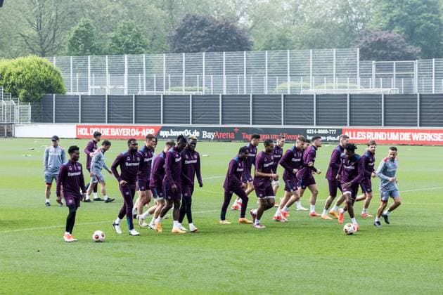 UEFA Europa League final training Bayer 04 Leverkusen Team warm-up at the start of training UEFA Europa League final training Bayer 04 Leverkusen Leverkusen, Ulrich Haberland Stadion am 08 052024 Copyright: xBEAUTIFULxSPORTS Wunderlx