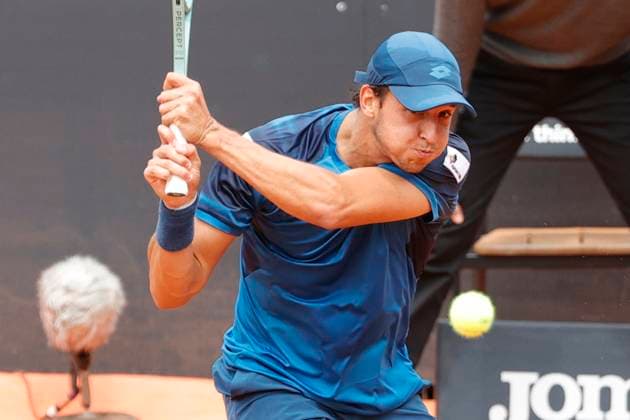 May 8, 2024, Rome, Lazio, Italy: Luciano Darderi (ITA) is playing during the first round match against Denis Shapovalov (CAN) on day three of the Internazionali BNL D Italia 2024 at Foro Italico on May 08, 2024 in Rome, Italy. Rome Italy - ZUMAl131 20240508_zsp_l131_025 Copyright: xCiroxDexLucax