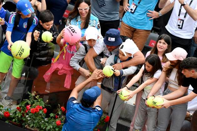 Luciano Darderi of Italy signs autographs at the end of the match against Denis Shapovalov of Canada at the Internazionali BNL d Italia 2024 tennis tournament at Foro Italico in Rome, Italy on May 8, 2024. antoniettaxbaldassarre