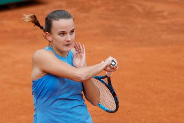 May 8, 2024, Rome, Lazio, Italy: Clara Burel (FRA) is playing during the first round match against Naomi Osaka (JPN) on day three of the Internazionali BNL D Italia 2024 at Foro Italico on May 08, 2024 in Rome, Italy. Rome Italy - ZUMAl131 20240508_zsp_l131_060 Copyright: xCiroxDexLucax