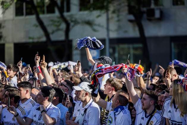Real Madrid fans waiting for the arrival of the team bus, Real Madrid vs FC Bayern Muenchen, Football, Champions League, semi-final, 08 05 2024 Madrid Madrid Spain Copyright: xkolbert-press MarcxNiemeyerx