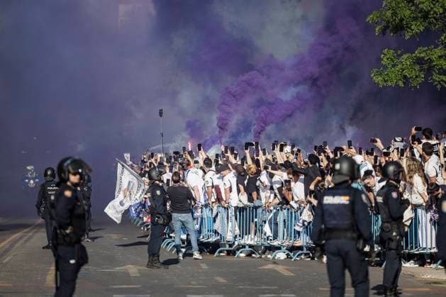 Real Madrid fans waiting for the arrival of the team bus, Real Madrid vs FC Bayern Muenchen, Football, Champions League, semi-final, 08 05 2024 Madrid Madrid Spain Copyright: xkolbert-press MarcxNiemeyerx
