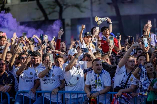 Real Madrid fans waiting for the arrival of the team bus, Real Madrid vs FC Bayern Muenchen, Football, Champions League, semi-final, 08 05 2024 Madrid Madrid Spain Copyright: xkolbert-press MarcxNiemeyerx
