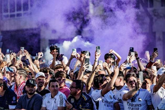 Real Madrid fans waiting for the arrival of the team bus, Real Madrid vs FC Bayern Muenchen, Football, Champions League, semi-final, 08 05 2024 Madrid Madrid Spain Copyright: xkolbert-press MarcxNiemeyerx