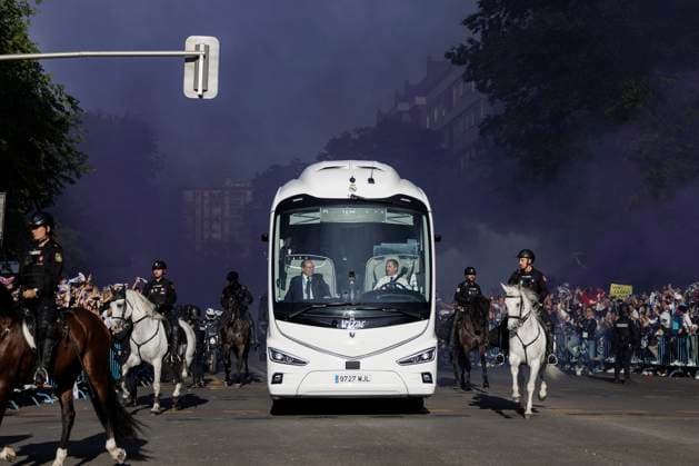 Real Madrid fans waiting for the arrival of the team bus, Real Madrid vs FC Bayern Muenchen, Football, Champions League, semi-final, 08 05 2024 Madrid Madrid Spain Copyright: xkolbert-press MarcxNiemeyerx