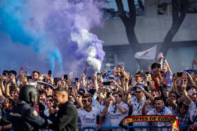 Real Madrid fans waiting for the arrival of the team bus, Real Madrid vs FC Bayern Muenchen, Football, Champions League, semi-final, 08 05 2024 Madrid Madrid Spain Copyright: xkolbert-press MarcxNiemeyerx