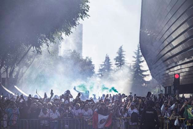 Real Madrid fans waiting for the arrival of the team bus, Real Madrid vs FC Bayern Muenchen, Football, Champions League, semi-final, 08 05 2024 Madrid Madrid Spain Copyright: xkolbert-press MarcxNiemeyerx