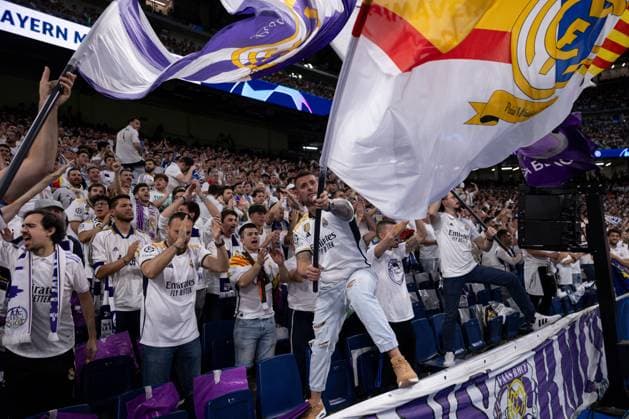 Real Madrid fans enjoy the the pre-match atmosphere Real Madrid v Bayern Munich, UEFA Champions League, Semi-Final, Football, Santiago Bernabeu Stadium, Madrid, Spain - 08 May 2024  Copyright: xBaguxBlanco Shutterstockx 14469385v