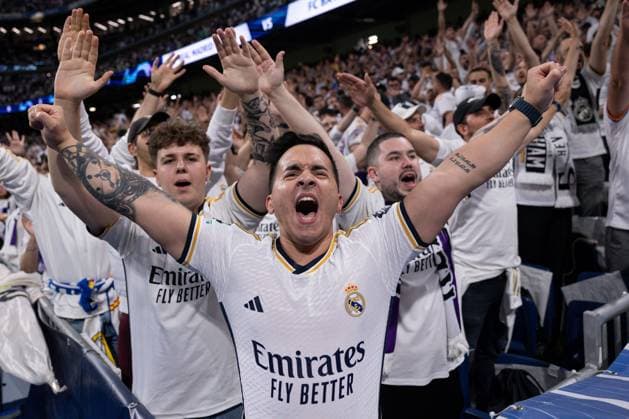 Real Madrid fans enjoy the the pre-match atmosphere Real Madrid v Bayern Munich, UEFA Champions League, Semi-Final, Football, Santiago Bernabeu Stadium, Madrid, Spain - 08 May 2024  Copyright: xBaguxBlanco Shutterstockx 14469385s
