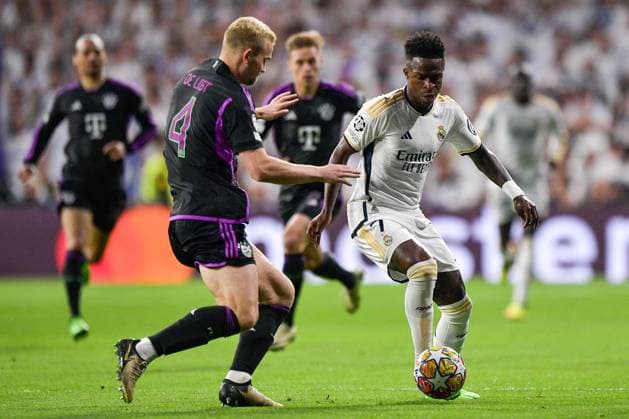 2024-05-08 Real Madrid v FC Bayern Munchen - Semi-final Second Leg - UEFA Champions League 2023 24 MADRID, SPAIN - MAY 8: Matthijs de Ligt of FC Bayern Munchen battles for the ball with Vinicius Junior of Real Madrid during the Semi-final Second Leg - UEFA Champions League 2023 24 match between Real Madrid and FC Bayern Munchen at Estadio Santiago Bernabeu on May 8, 2024 in Madrid, Spain. (Photo by Pablo Morano BSR Agency) Madrid Spain Content not available for redistribution in The Netherlands directly or indirectly through any third parties. Copyright: xBSRxAgencyx