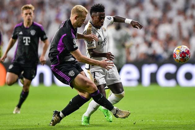 2024-05-08 Real Madrid v FC Bayern Munchen - Semi-final Second Leg - UEFA Champions League 2023 24 MADRID, SPAIN - MAY 8: Matthijs de Ligt of FC Bayern Munchen battles for the ball with Vinicius Junior of Real Madrid during the Semi-final Second Leg - UEFA Champions League 2023 24 match between Real Madrid and FC Bayern Munchen at Estadio Santiago Bernabeu on May 8, 2024 in Madrid, Spain. (Photo by Pablo Morano BSR Agency) Madrid Spain Content not available for redistribution in The Netherlands directly or indirectly through any third parties. Copyright: xBSRxAgencyx