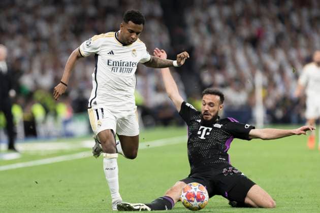UEFA CHAMPIONS LEAGUE - Real Madrid vs FC Bayern München MADRID, SPAIN - MAY 8: Rodrygo Goes of Real Madrid and Noussair Mazraoui of Bayern Munich fight for the ball during the UEFA CHAMPIONS LEAGUE 2023 24 semi-finals second leg match between Real Madrid and FC Bayern München at Santiago Bernabeu Stadium. (Photo by Guillermo Martinez) Madrid Santiago BernabÃ u Stadium Spain Copyright: xGuillermoxMartinezx