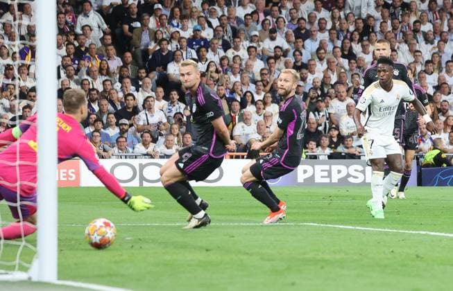 Vinicius Junior Real Madrid 7 , Matthijs de Ligt Bayern Muenchen 4 , Real Madrid vs FC Bayern Muenchen, Champions League, semi-final, second leg, season 2023 24, 8 5 2024, Real Madrid vs FC Bayern Muenchen, Champions League semi-final, second leg, season 2023 24, 8 5 2024, Madrid Copyright: xEibner-Pressefoto joergxNiebergax EP_JNL