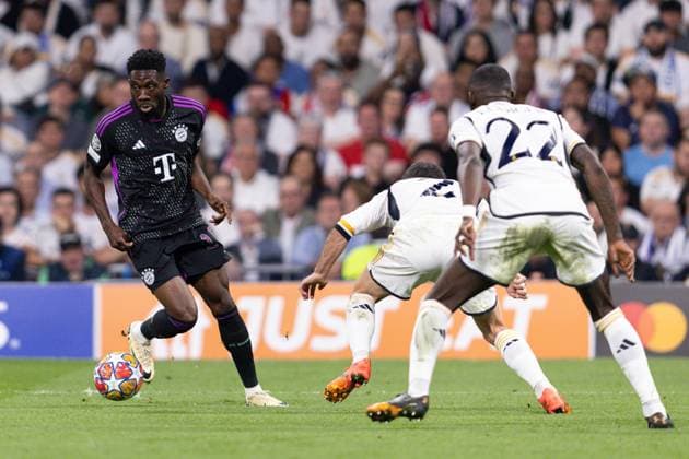 Alphonso Davies of Bayern Munich under pressure Real Madrid v Bayern Munich, UEFA Champions League, Semi-Final, Football, Santiago Bernabeu Stadium, Madrid, Spain - 08 May 2024  Copyright: xRubenxAlbarran Shutterstockx 14469131au