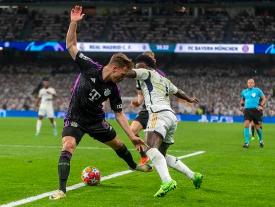 08 05 2024, Football UEFA Champions League 2023 2024 semi-final, Real Madrid FC Bayern Munich, at Estadio Santiago Bernabeu, Madrid, re Vinicius Junior Real Madrid li Joshua Kimmich FC Bayern Munich