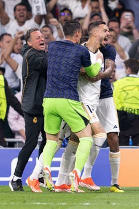 Joselu of Real Madrid celebrates scoring the goal for their side with their teammates to make it 2-1 Real Madrid v Bayern Munich, UEFA Champions League, Semi-Final, Football, Santiago Bernabeu Stadium, Madrid, Spain - 08 May 2024  Copyright: xRubenxAlbarran Shutterstockx 14469131bc