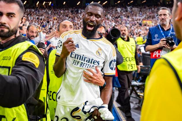 Real Madrid vs FC Bayern Munchen: Semi-final Second Leg - UEFA Champions League 2023 24 MADRID, SPAIN - MAY 8: Antonio Rudiger of Real Madrid seen celebrating the victory with the fans at the end of the UEFA Champions League semi-final second leg match between Real Madrid and FC Bayern Munchen at Estadio Santiago Bernabeu on May 8, 2024 in Madrid, Spain. Madrid Estadio Santiago Bernabeu Spain Copyright: xAlbertoxGardinx AGardin_20240508_Football_Champions_Real_Madrid_vs_Bayern_030