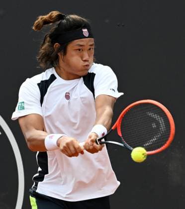 (240509) -- ROME, May 9, 2024 -- Zhang Zhizhen of China competes during the men s singles 1st round match against Daniel Elahi Galan of Colombia at the Men s ATP, Tennis Herren Rome Open tennis tournament in Rome, Italy, May 8, 2024. (Photo by Xinhua) (SP)ITALY-ROME-TENNIS-ATP-ROME OPEN AlbertoxLingria 