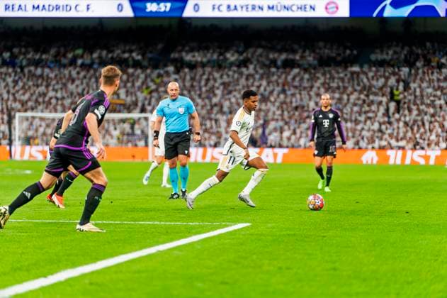 08 05 2024, Football UEFA Champions League 2023 2024 semi-final, Real Madrid FC Bayern Munich, at Estadio Santiago Bernabeu, Madrid, Rodrygo Real Madrid on the ball, behind referee Szymon Marciniak Poland