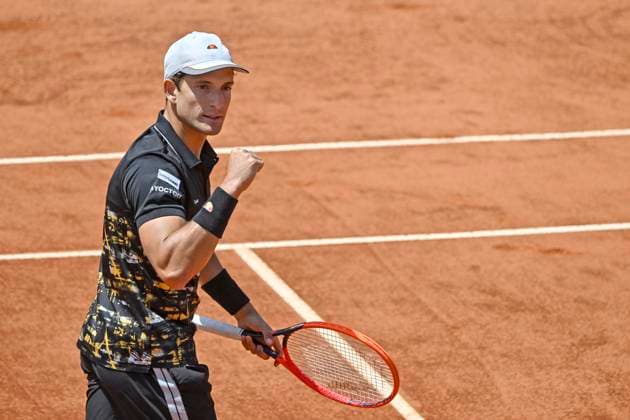 May 9, 2024, Roma: Francesco Passaro of Italy celebrate during the match against Arthur Rinderknech of France (not pictured) during their men s singles match at the Italian Open tennis tournament in Rome, Italy, 09 May 2024. ANSA ALESSANDRO DI MEO Italian Open tennis tournament  - ZUMAa110 20240509_zaf_a110_024 Copyright: xAlessandroxDixMeox