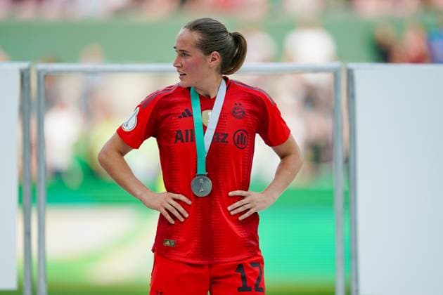 Cologne, Germany, May 9th 2024: Sydney Lohmann (12 Bayern Munich) looks dejected and disappointed after their loss during the DFB-Cup Final match between FC Bayern Munich and VfL Wolfsburg at RheinEnergieStadion in Cologne, Germany. (Daniela Porcelli SPP) Copyright: xDanielaxPorcellix xSPPx spp-en-DaPoSp-20240509-DP104260-2