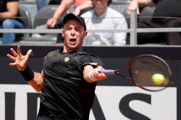 Internazionali BNL D Italia 2024 - Day Four Dominik Koepfer of Germany is playing against Andrea Vavassori of Italy during the first round match on day four of the Internazionali BNL D Italia at Foro Italico in Rome, Italy, on May 9, 2024. Rome Italy  Copyright: xCiroxDexLucax originalFilename:deluca-internaz240509_npAqR.jpg