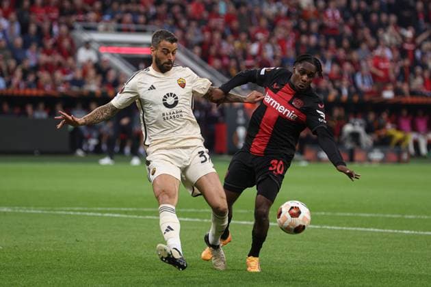 Jeremie Frimpong of Bayer Leverkusen shoots at goal Bayer 04 Leverkusen v Roma, UEFA Europa League, Semi Final, Second Leg Football, BayArena, Leverkusen, Germany - 09 May 2024 EDITORIAL USE ONLY No use with unauthorised audio, video, data, fixture lists, club league logos or live services. Online in-match use limited to 120 images, no video emulation. No use in betting, games or single club league player publications. Copyright: xPaulxCurrie Shutterstockx 14470736w