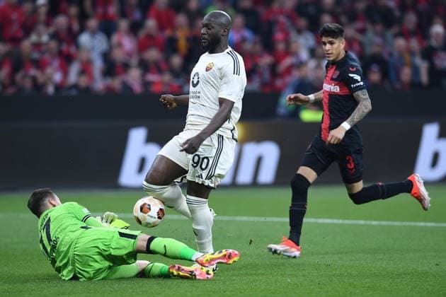 Soccer Europa League semi-final Bayer 04 Leverkusen AS Rome on 09 05 2024 at the BayArena in Leverkusen Matej Kovar Leverkusen , left Romelu Lukaku Rome , center Piero Hincapie Leverkusen , right xRx