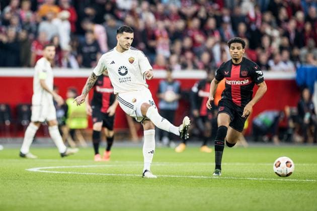UEFA Europa League semi-final Bayer 04 Leverkusen vs AS Roma, 09 05 2024 duel Leandro Paredes AS Roma, 16 , Amine Adli Bayer 04 Leverkusen, 21 UEFA Europa League Bayer 04 Leverkusen AS Roma, Leverkusen, BayArena on 09 05 2024 Copyright: xBEAUTIFULxSPORTS Wunderlx