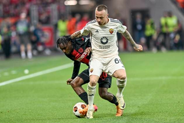 from left in duel Jeremie Frimpong 30, Bayer Leverkusen Angelino 69, AS Roma 09 05 2024 Soccer Europa League, Bayer Leverkusen vs AS Roma, BayArena, Leverkusen, NRW Germany Copyright: xpepphotox xHorstxMauelshagenx pep00321, pep_20240509_hm