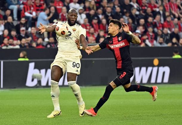 08 05 2024, xjrdrx, Football UEFA Europa League, Bayer 04 Leverkusen AS Roma emspor, v l Romelu Lukaku AS Roma , Piero Hincapie Bayer Leverkusen DFL DFB REGULATIONS PROHIBIT ANY USE OF PHOTOGRAPHS as IMAGE SEQUENCES and or QUASI VIDEO Leverkusen
