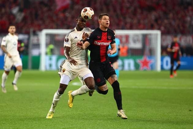 Bayer 04 Leverkusen vs AS Roma, Football, Europa League, Semifinal, Second leg, 09 05 2024 Adam Hlozek Bayer 04 Leverkusen in duel, action, with Evan N Dicka Leverkusen NRW Germany Copyright: xkolbert-press AntxPalmerx