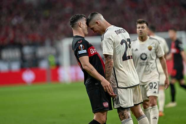 Gianluca Mancini 23, AS Roma headbutt against Granit Xhaka 34, Bayer Leverkusen 09 05 2024 Soccer Europa League, Bayer Leverkusen vs AS Roma, BayArena, Leverkusen, NRW Germany Copyright: xpepphotox xHorstxMauelshagenx pep00321, pep_20240509_hm