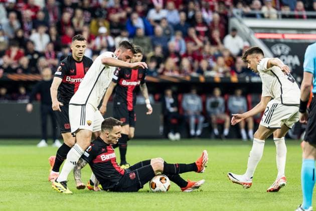 UEFA Europa League semi-final Bayer 04 Leverkusen vs AS Roma, 09 05 2024 duel Bryan Cristante AS Roma, 4 , Alejandro Grimaldo Bayer 04 Leverkusen, 20 UEFA Europa League Bayer 04 Leverkusen AS Roma, Leverkusen, BayArena on 09 05 2024 Copyright: xBEAUTIFULxSPORTS Wunderlx