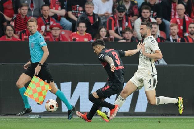 Piero Hincapie Bayer 04 Leverkusen and Bryan Cristante AS Roma during the Europa League semi-final second leg Bayer 04 Leverkusen AS Roma Copyright Thomas Pakusch Copyright: Thomas Pakusch