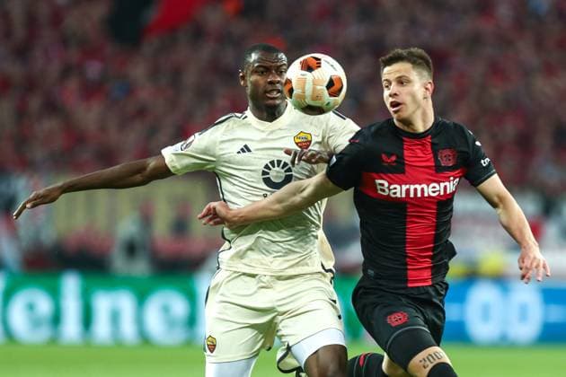 Adam Hlozek Bayer 04 Leverkusen, 23 in duel against Evan Ndicka AS Rome, 05 , GER, Bayer 04 Leverkusen vs AS Rome, UEFA Europa League 2023 24, semi-final second leg, 09 05 2024, GER, Bayer 04 Leverkusen vs AS Rome, UEFA Europa League 2023 24, semi-final second leg, 09 05 2024, photo Eibner Pressefoto Gabriel Boia Leverkusen Copyright: xGabrielxBoiax EP_EER
