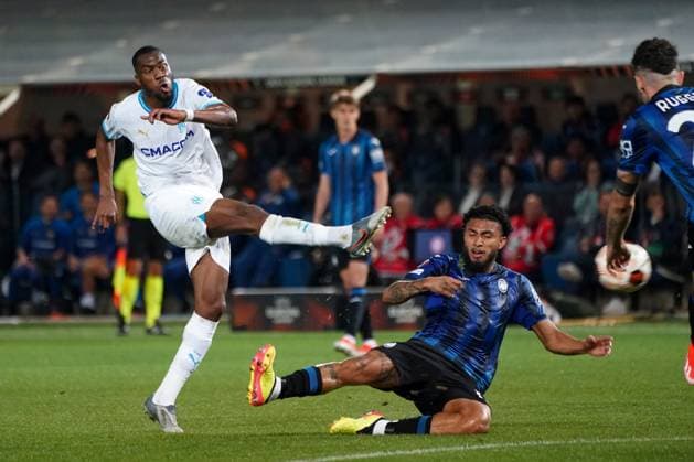 Geoffrey Kondogbia (Olympique de Marseille) and JosÃ Dos Santos Ederson (Atalanta Bergame) during the UEFA Europa League semifinal second leg match between Atalanta Bergame and Olympique de Marseille at Gewiss Stadium in Bergame. FOOTBALL : Atalanta Bergame vs Olympique de Marseille - Demi finale retour - Europa League - Marseille - 09 05 2024 NorbertScanella Panoramic 