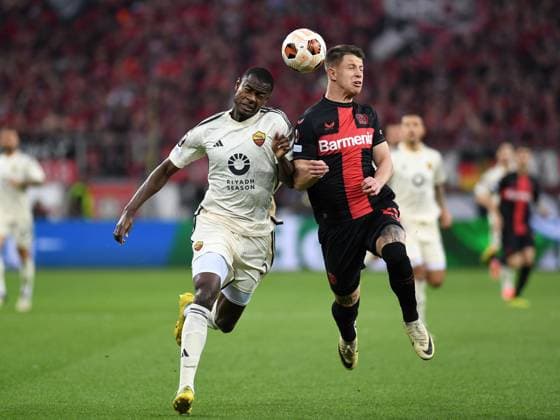 09 05 2024, Leverkusen, Germany, BayARENA, Bayer 04 Leverkusen vs AS Roma UEFA Europa League 2023 2024 Semi finals second leg, Evan Ndicka AS Roma and Adam Hlozek Bayer 04 Leverkusen in a duel Photo Ralf Treese Leverkusen BayARENA North Rhine Westphalia Germany 521_LEVROM20240509_006 Treese-521