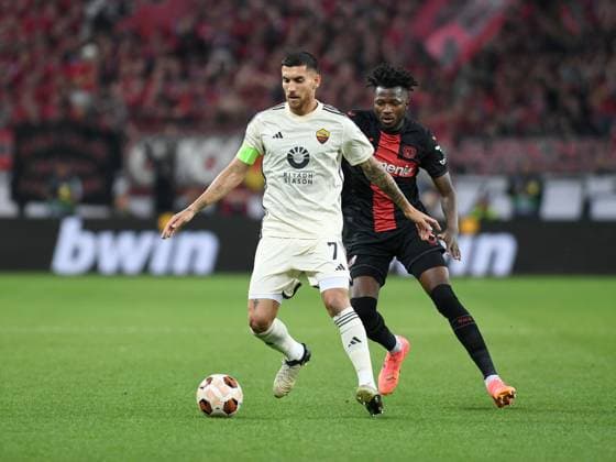 09 05 2024, Leverkusen, Germany, BayARENA, Bayer 04 Leverkusen vs AS Roma UEFA Europa League 2023 2024 Semi finals second leg, Lorenzo Pellegrini AS Roma and Edmond Tapsoba Bayer 04 Leverkusen in a duel Photo Ralf Treese Leverkusen BayARENA North Rhine Westphalia Germany 521_LEVROM20240509_008 Treese-521