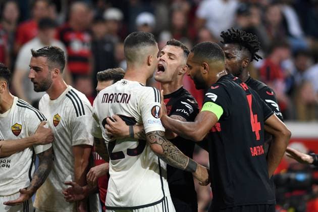 09 05 2024, Leverkusen, Germany, BayARENA, Bayer 04 Leverkusen vs AS Roma UEFA Europa League 2023 2024 Semi finals second leg, Gianluca Mancini AS Roma and Granit Xhaka Bayer 04 Leverkusen gestures, gestures Photo Ralf Treese Leverkusen BayARENA North Rhine Westphalia Germany 521_LEVROM20240509_011 Treese-521