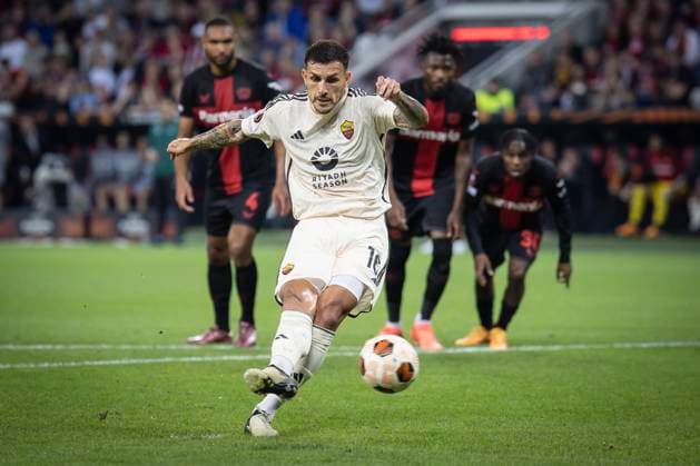 UEFA Europa League semi-final Bayer 04 Leverkusen vs AS Roma, 09 05 2024 asr16 safely converts the penalty against Matej Kovar Bayer 04 Leverkusen, 17 during the Europa League semi-final between Bayer 04 Leverkusen and AS Roma at BayArena on 09 05 2024 in Leverkusen, Germany DFL REGULATIONS PROHIBIT ANY USE OF PHOTOGRAPHS AS IMAGE SEQUENCES AND OR QUASI VIDEO Copyright: xBEAUTIFULxSPORTS AxelxKohringx