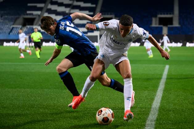 Atalanta BC v Olympique de Marseille - UEFA Europa League Amine Harit of Olympique de Marseille competes for the ball with Marten de Roon of Atalanta BC during the UEFA Europa League semi-final second leg football match between Atalanta BC v Olympique de Marseille. Bergamo Italy Copyright: xNicolòxCampox